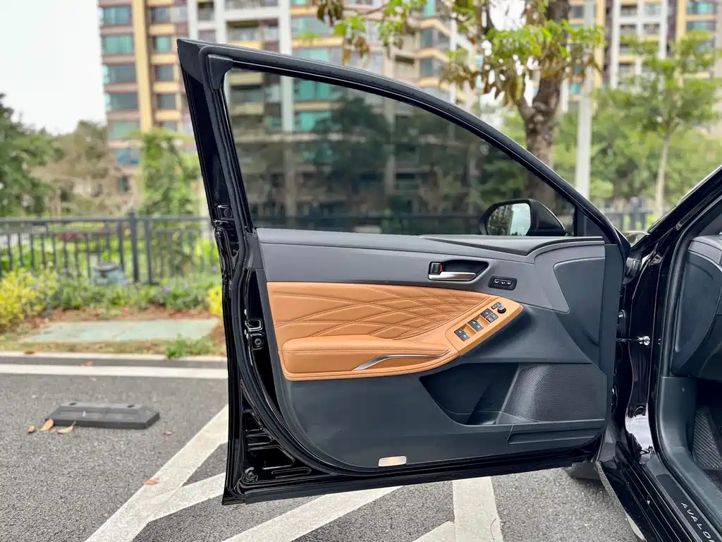 TOYOTA AVALON 2019