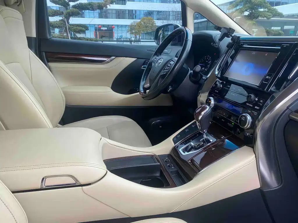 TOYOTA ALPHARD 2018