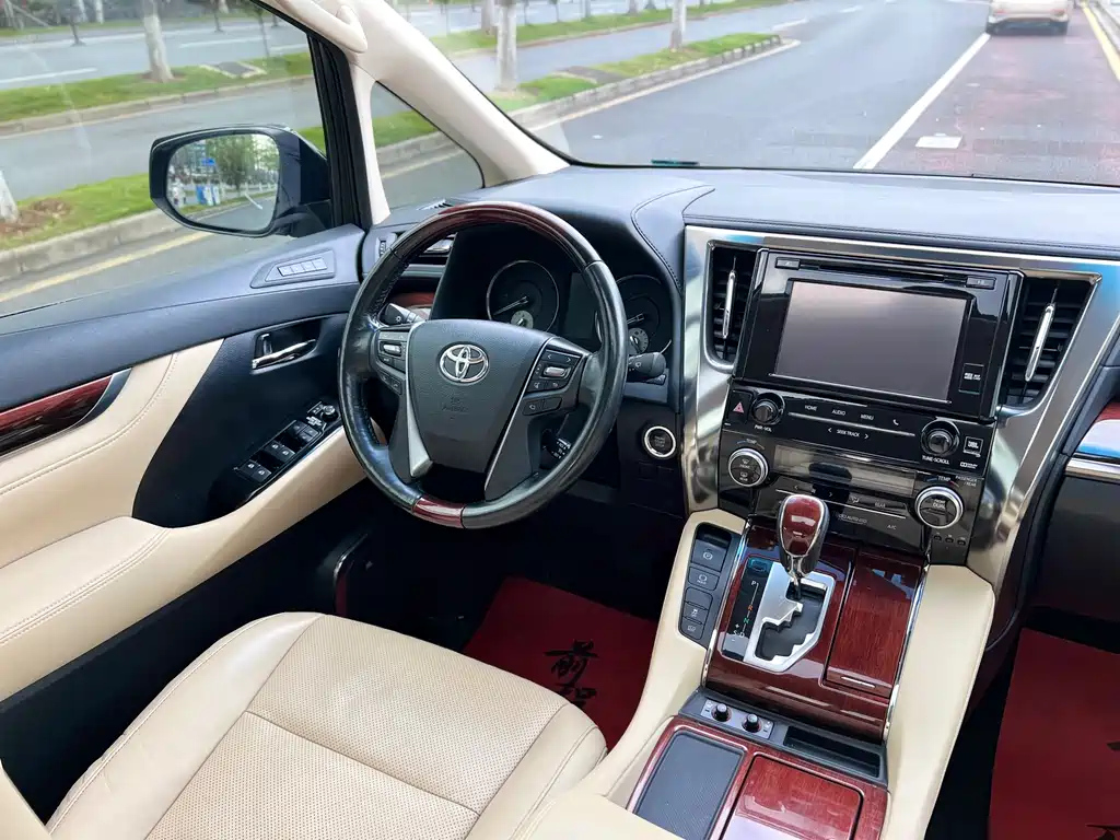 TOYOTA ALPHARD 2017