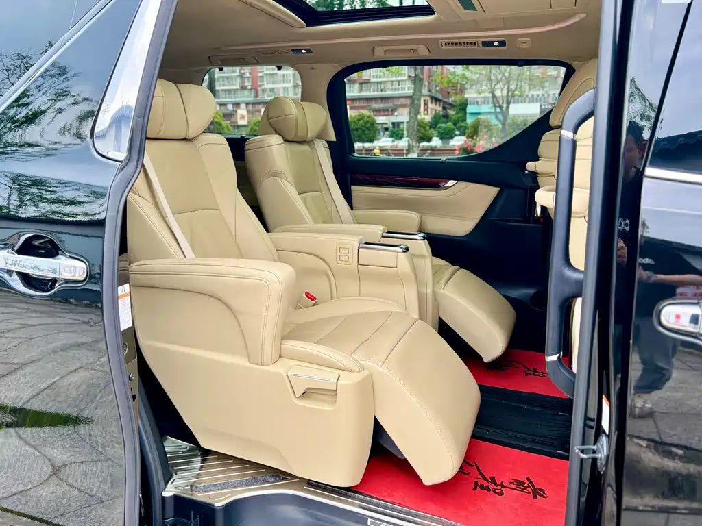 TOYOTA ALPHARD 2017