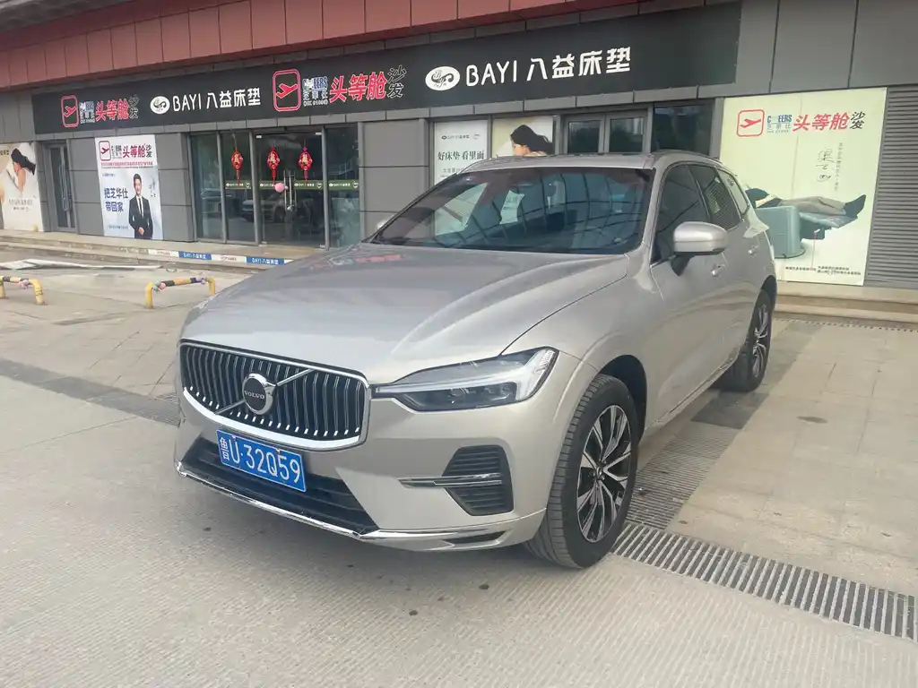VOLVO XC60 2024