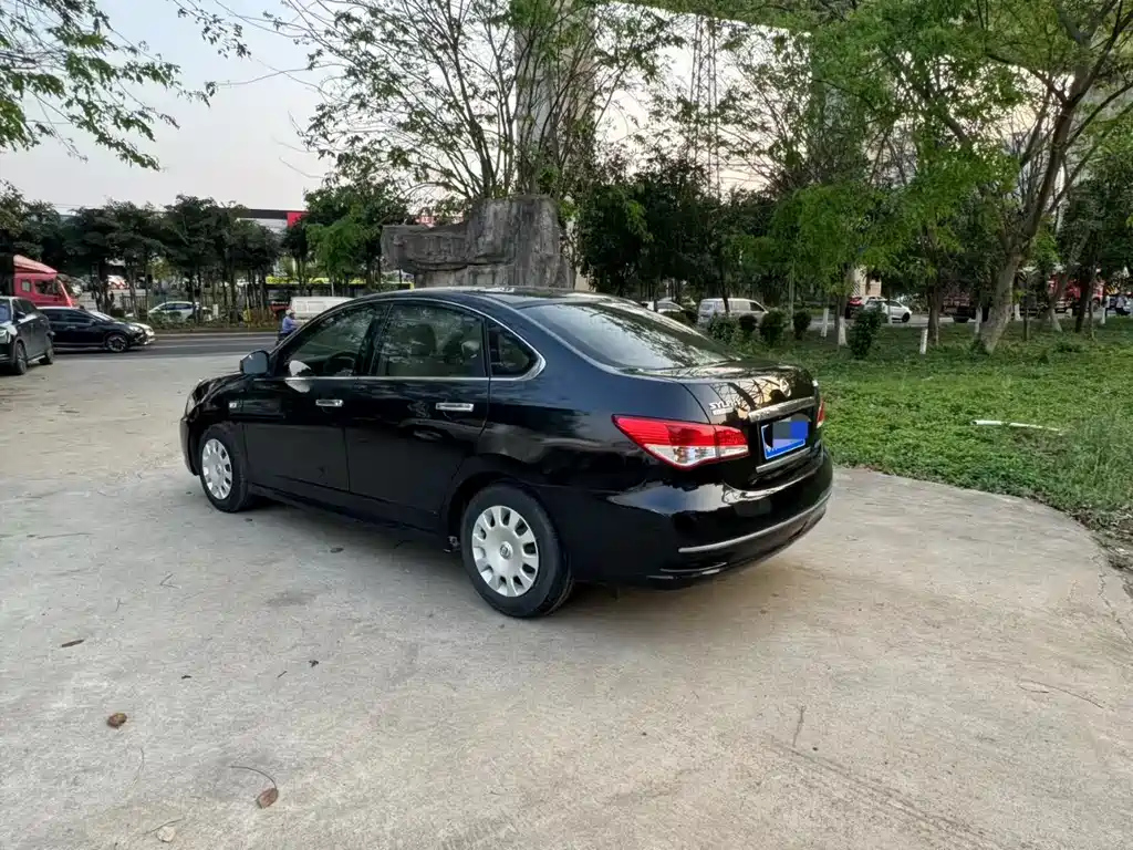 NISSAN SYLPHY 2018