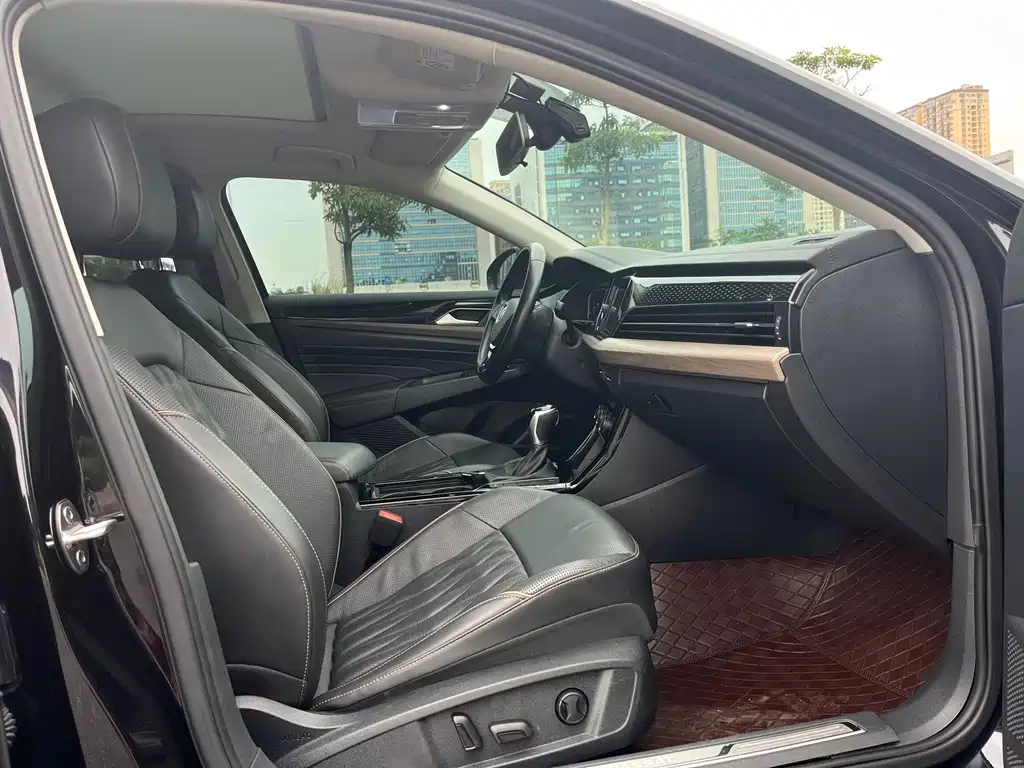 VOLKSWAGEN PASSAT 2020