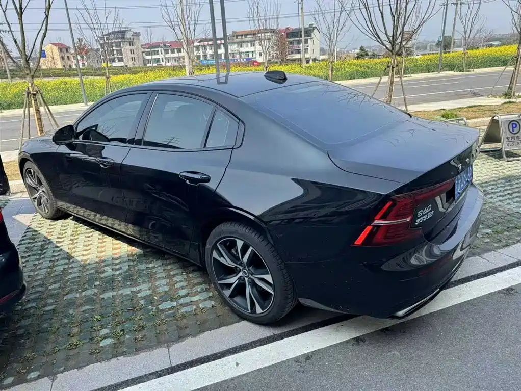 VOLVO S60 2022