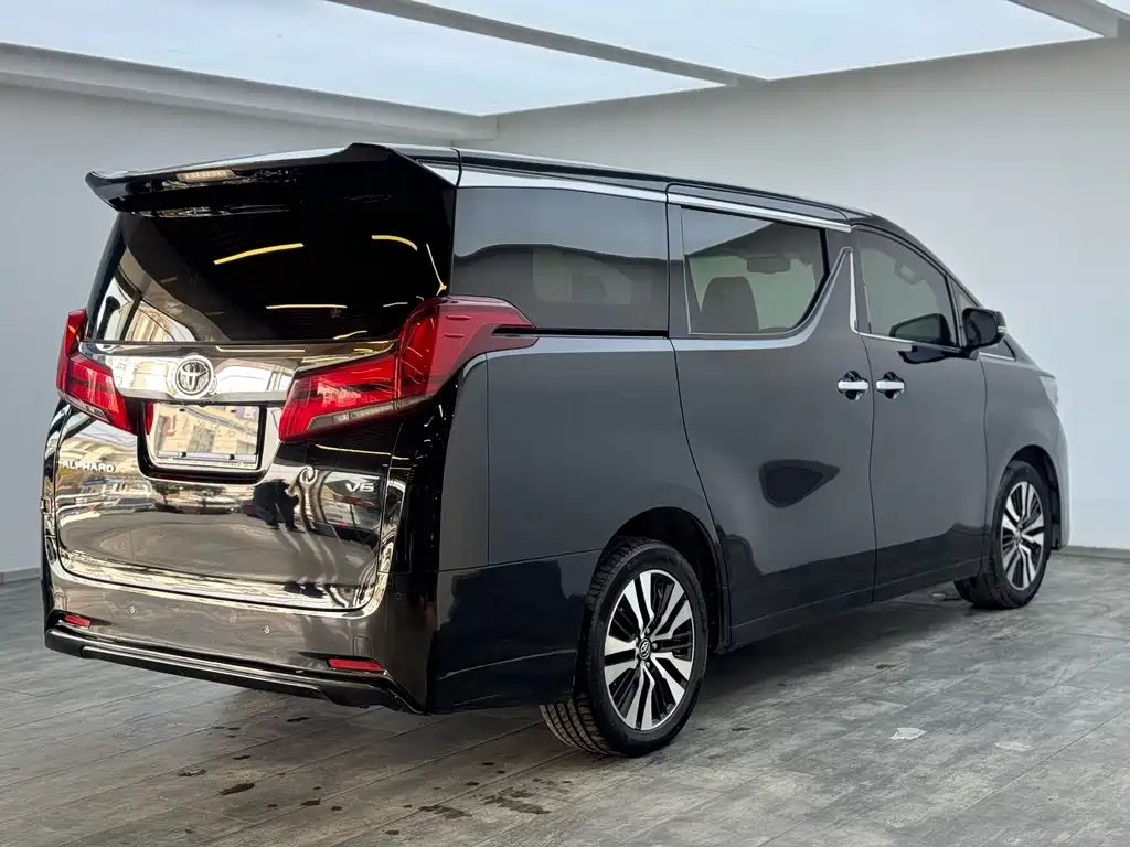 TOYOTA ALPHARD 2018