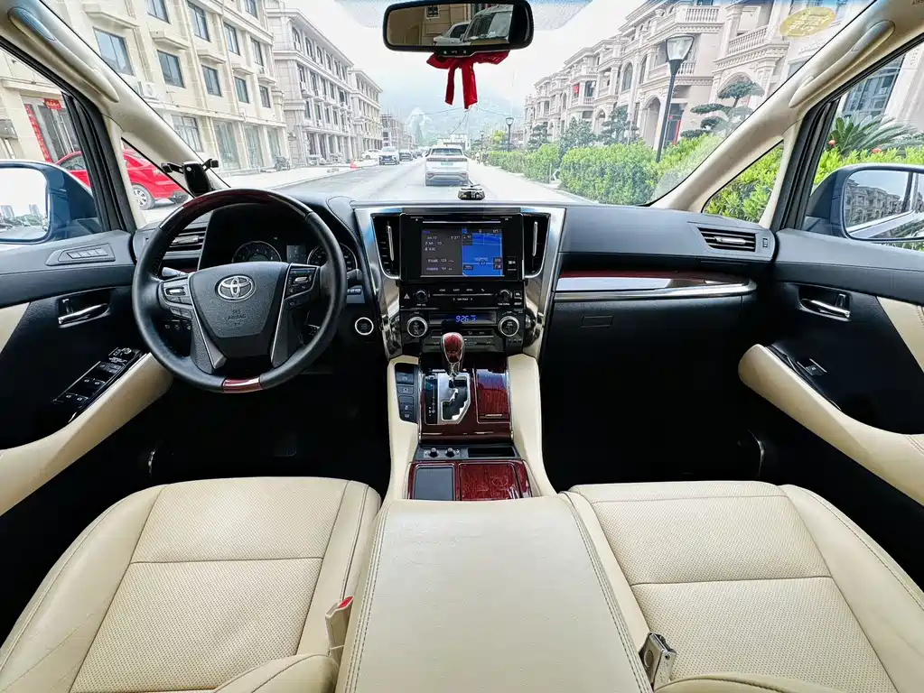 TOYOTA ALPHARD 2018