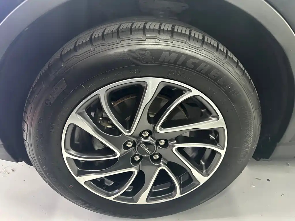 LINCOLN ADVENTURER 2022