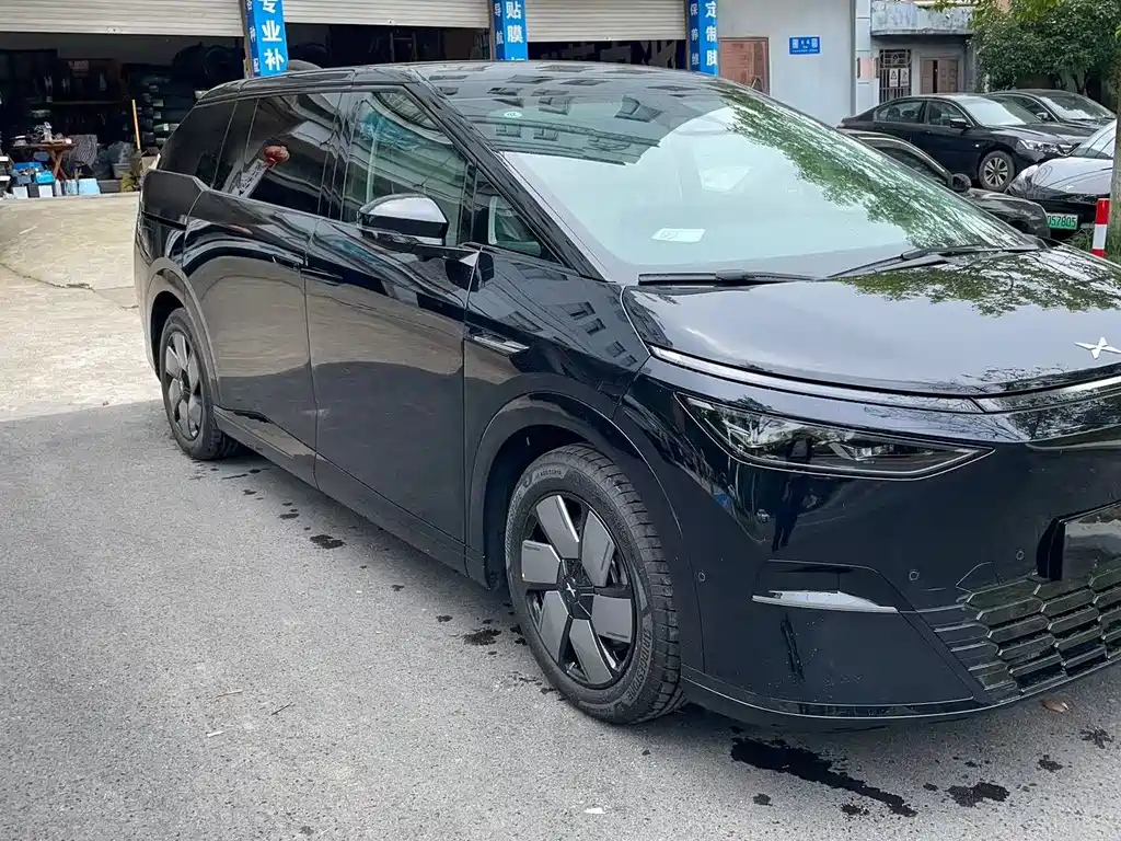 XPENG MOTORS X9 2024