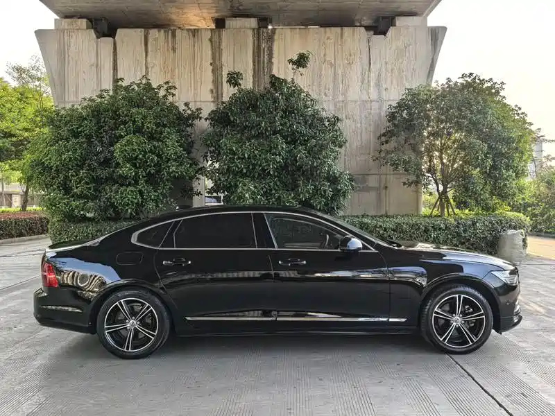 VOLVO S90 2020