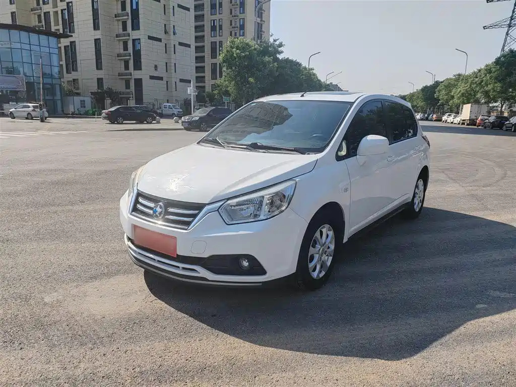 VENUCIA R50 2015