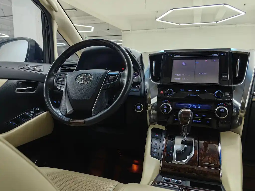 TOYOTA ALPHARD 2018