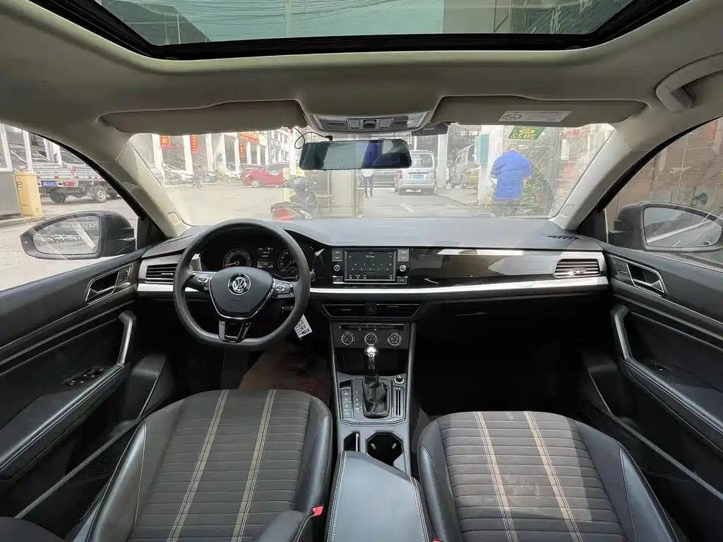 VOLKSWAGEN LAVIDA 2020
