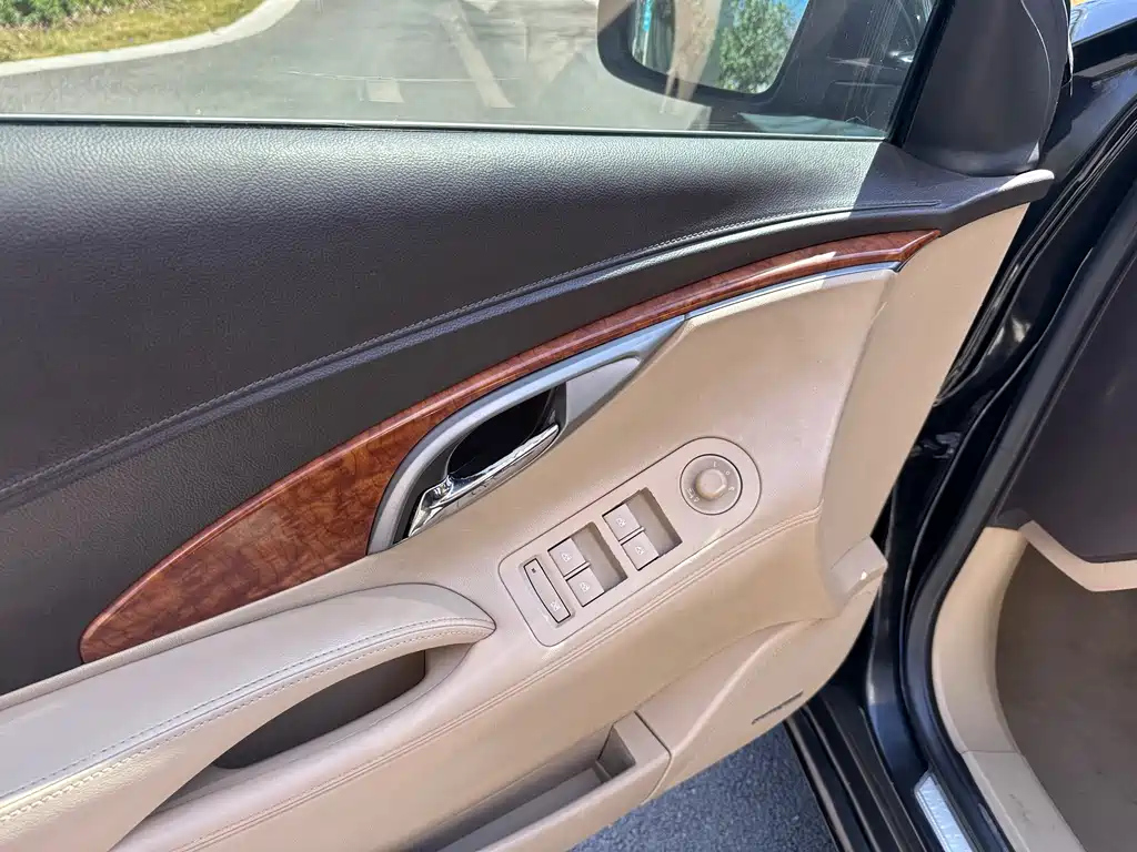 BUICK LACROSSE 2010