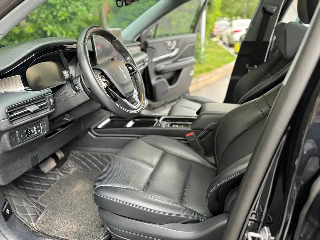 LINCOLN ADVENTURER 2021