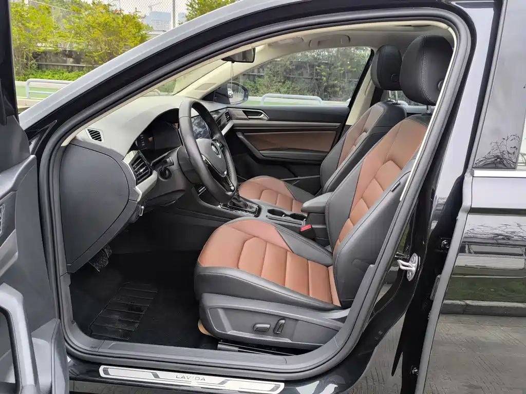VOLKSWAGEN LAVIDA 2021