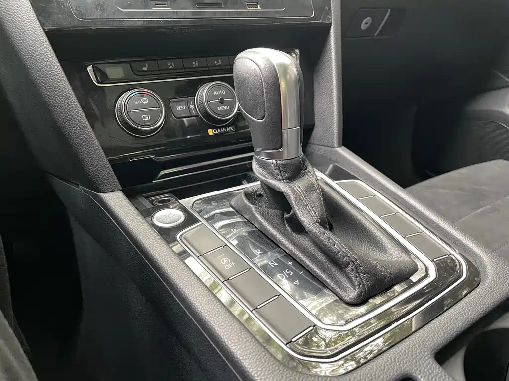VOLKSWAGEN MAGOTAN 2018