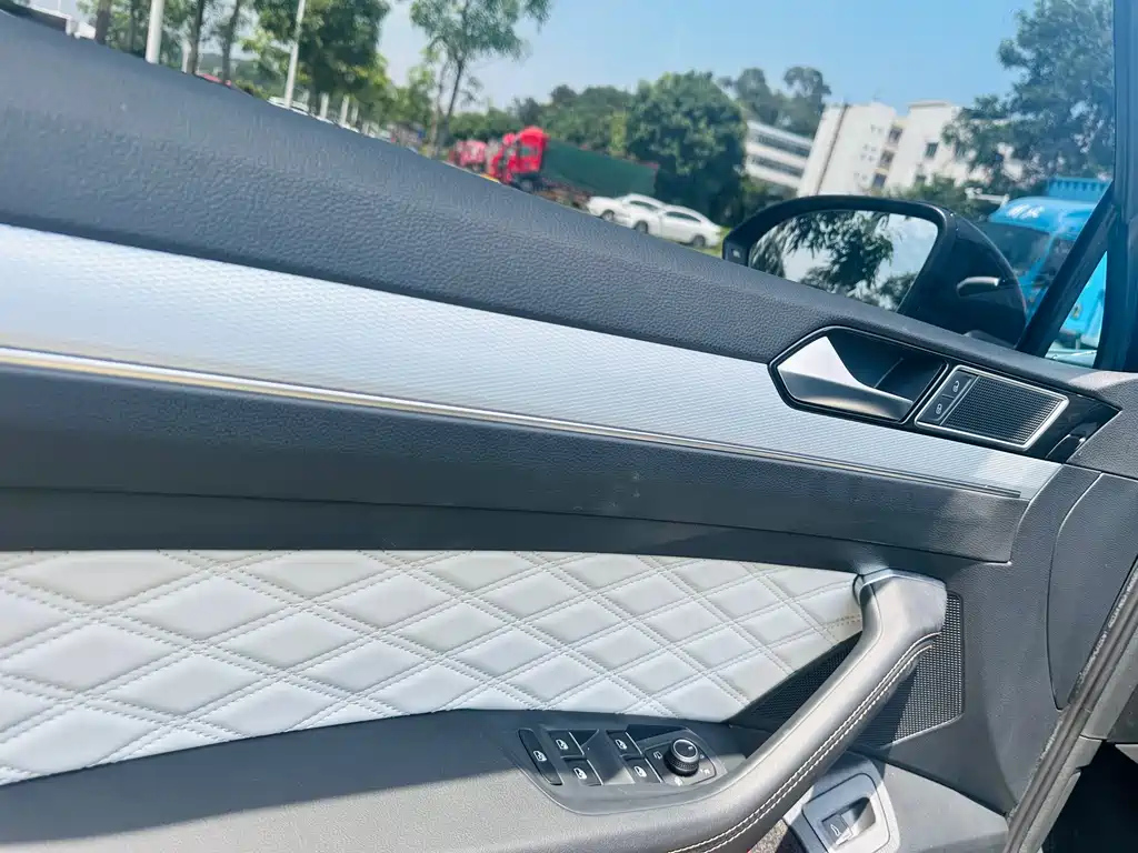 VOLKSWAGEN MAGOTAN 2023