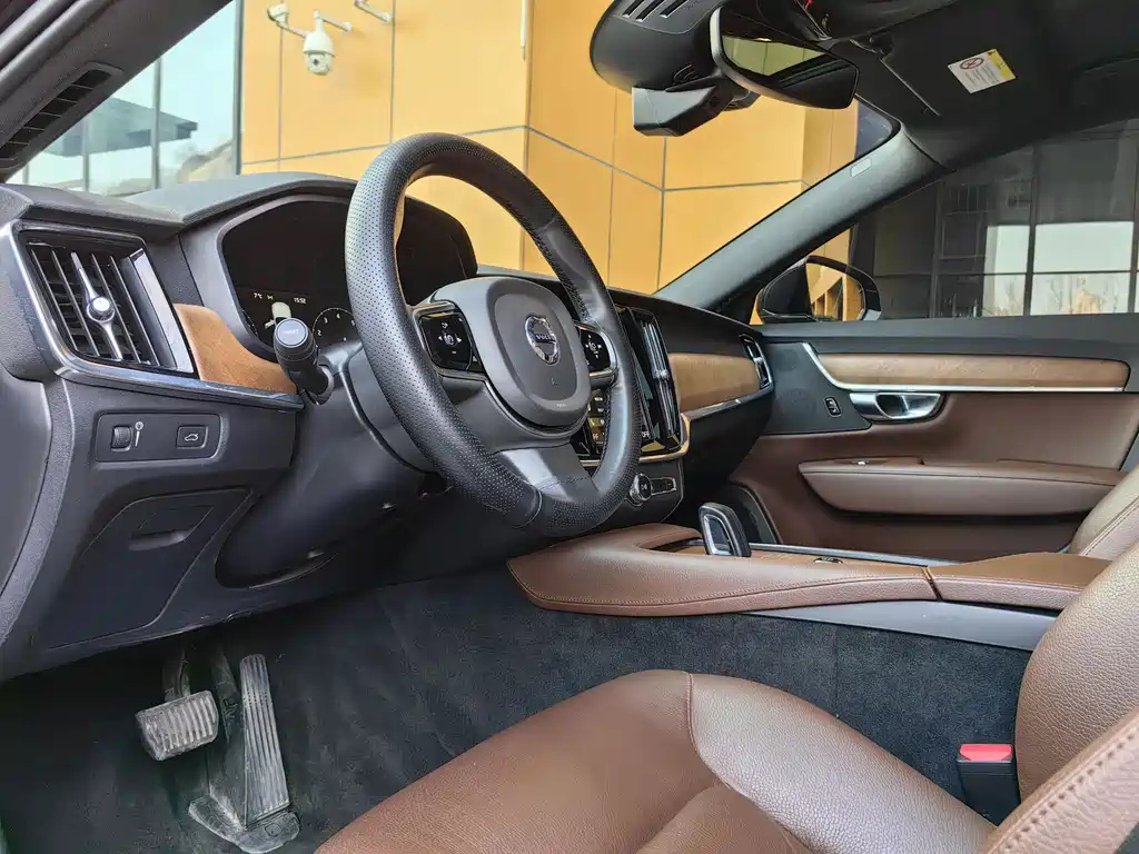VOLVO S90 2021