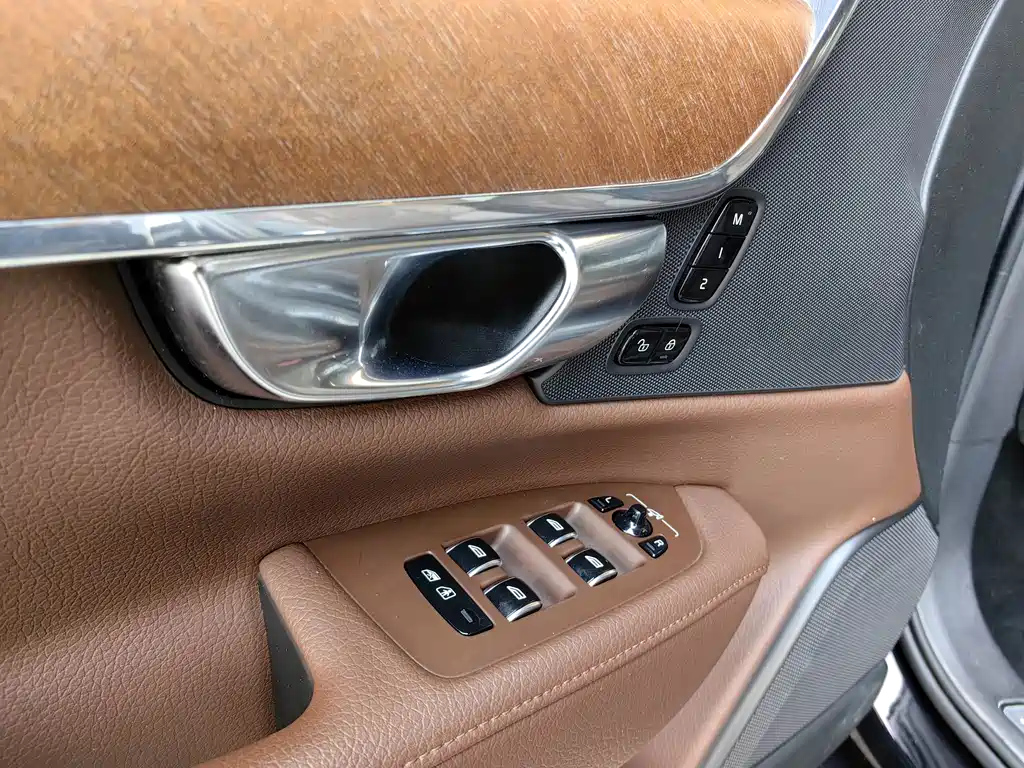 VOLVO S90 2021