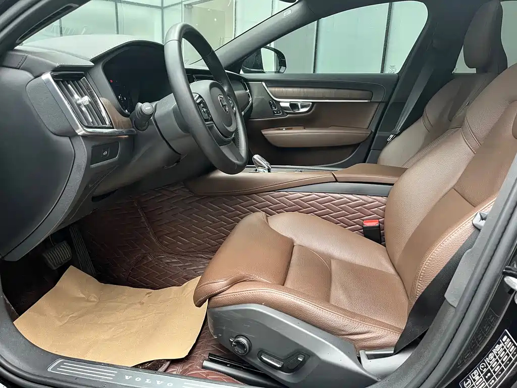 VOLVO S90 2022