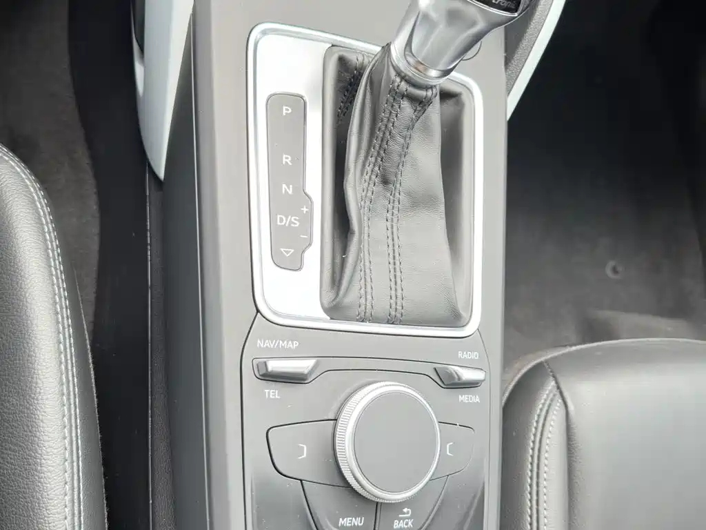 AUDI Q2L 2018