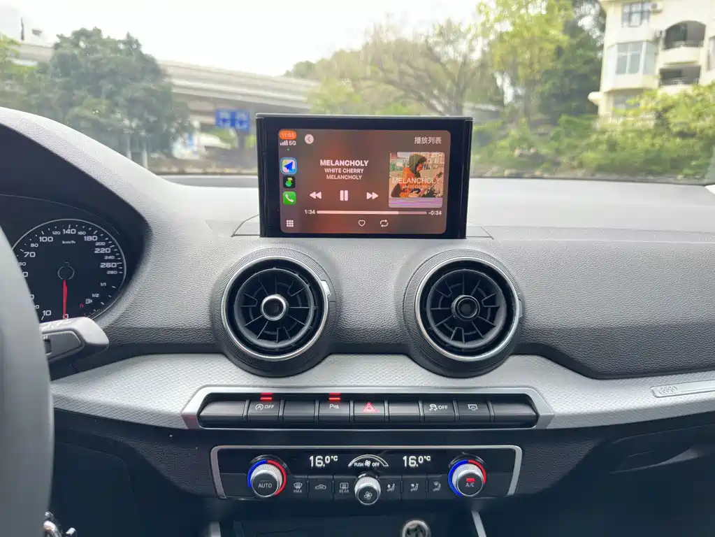 AUDI Q2L 2018