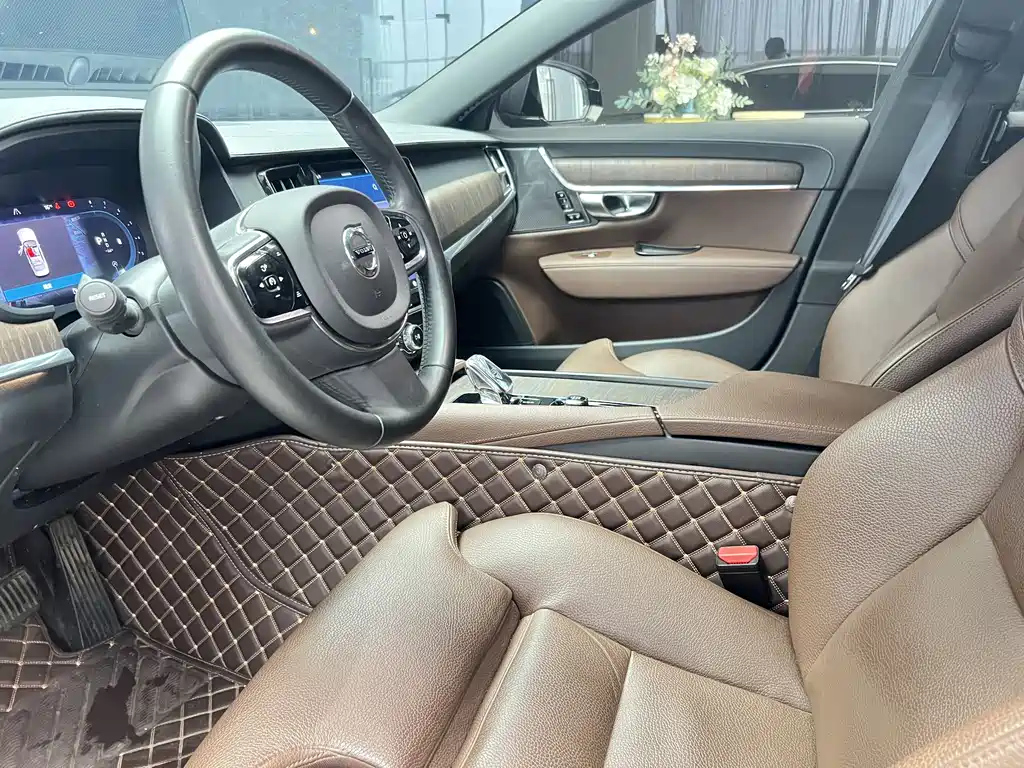 VOLVO S90 2021
