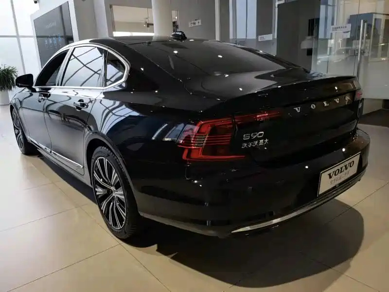 VOLVO S90 2021