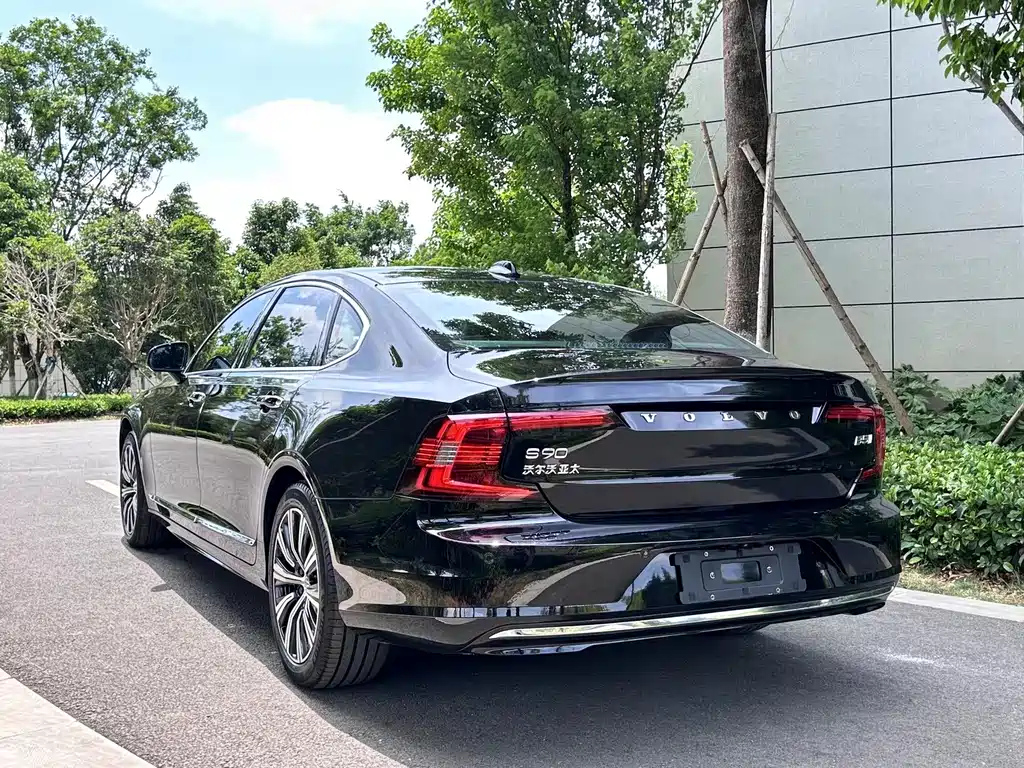 VOLVO S90 2021