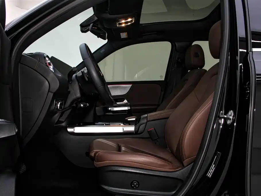 MERCEDES BENZ GLB 2023