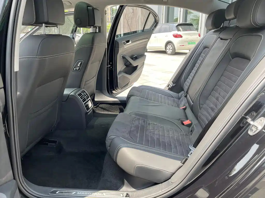 VOLKSWAGEN MAGOTAN 2021