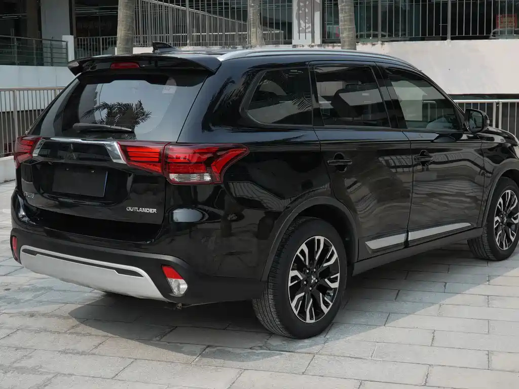 MITSUBISHI OUTLANDER 2021