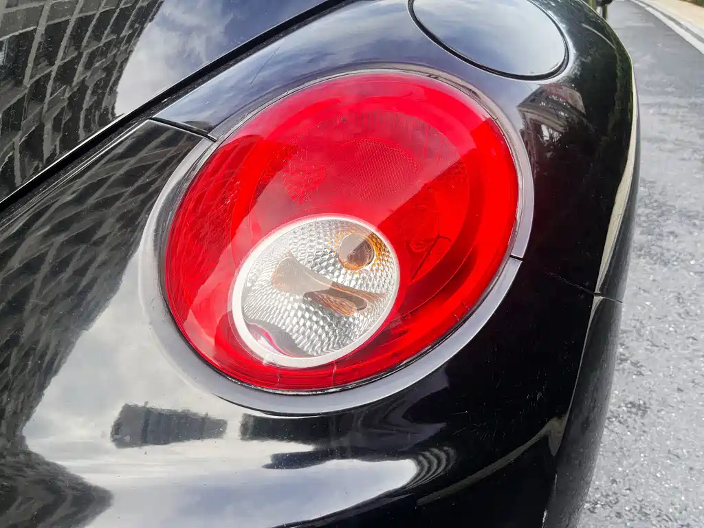 VOLKSWAGEN BEETLE 2010