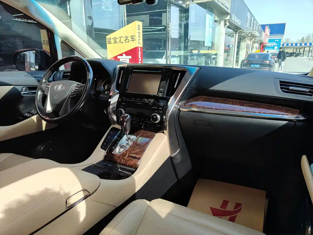 TOYOTA ALPHARD 2018