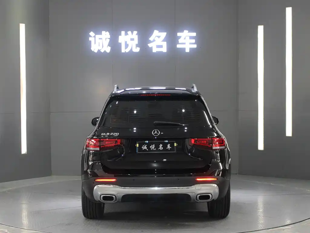 MERCEDES BENZ GLB 2023