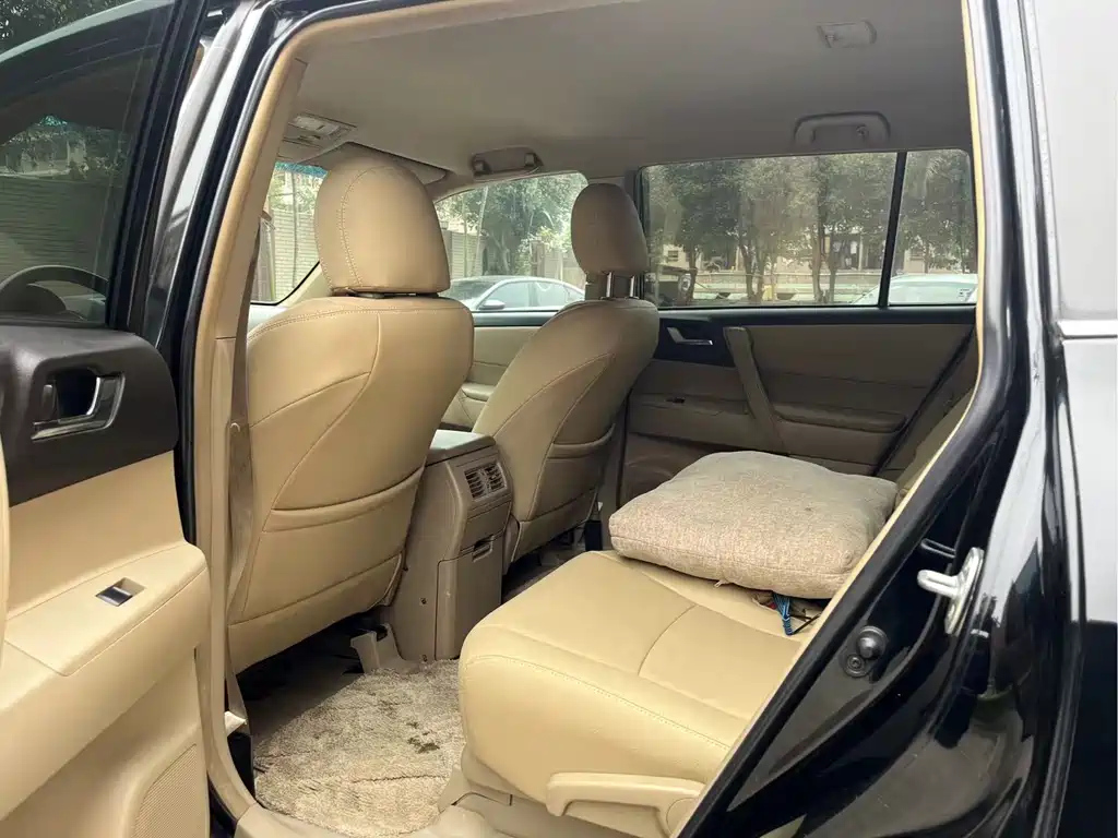 TOYOTA HIGHLANDER 2012