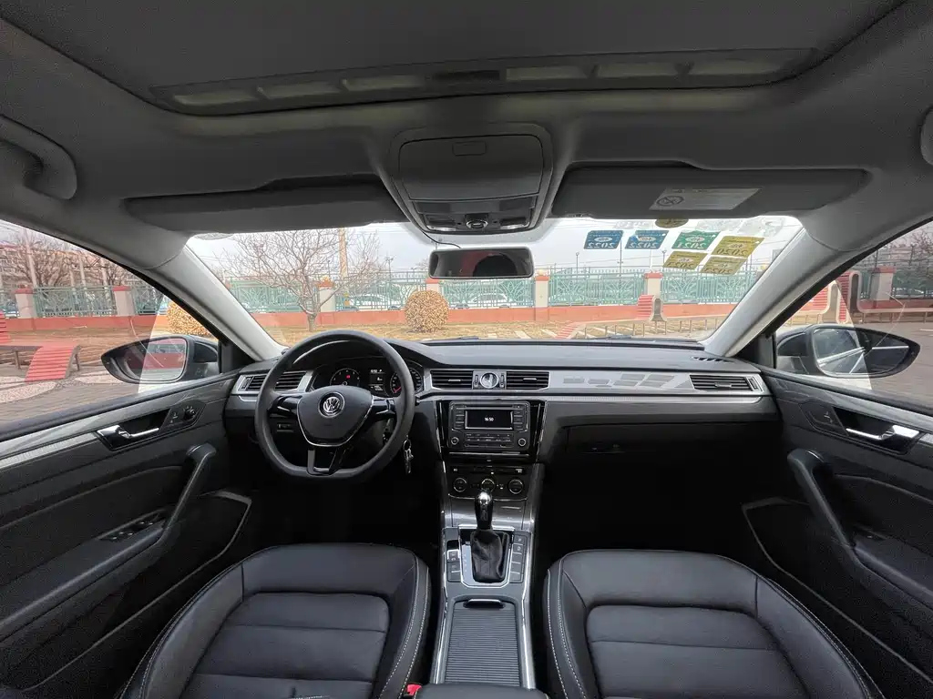 VOLKSWAGEN PASSAT 2017