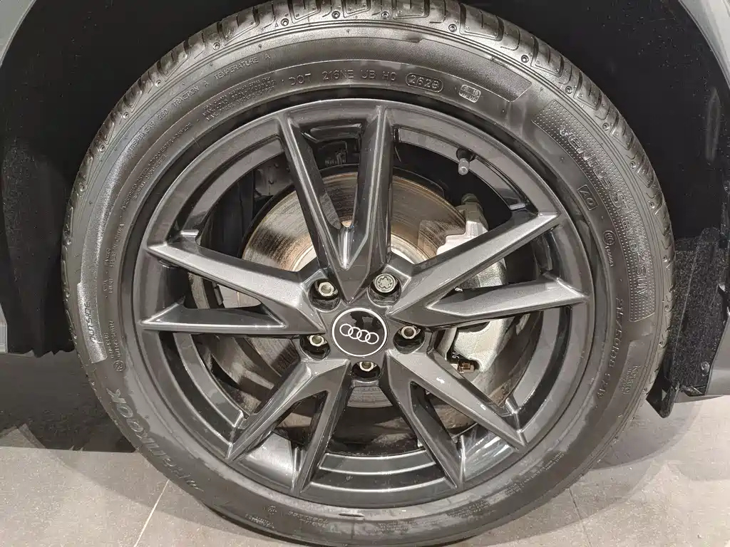 AUDI Q2L 2024