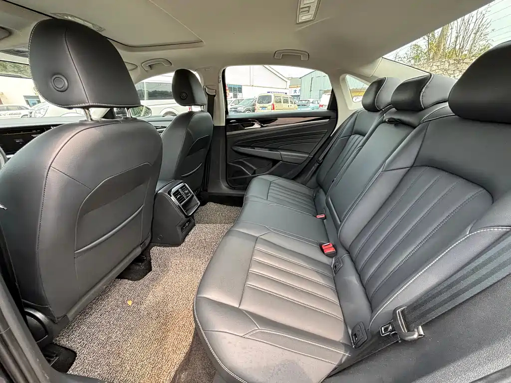 VOLKSWAGEN PASSAT 2022