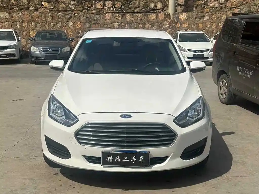 FORD ESCORT 2017