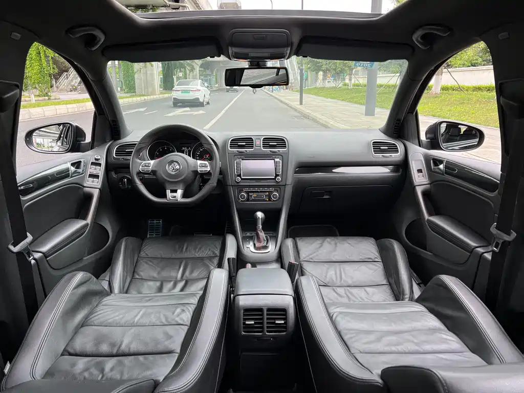 VOLKSWAGEN GOLF 2010