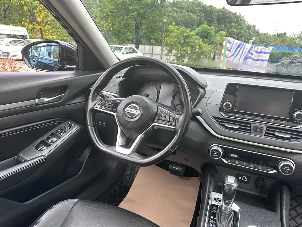 NISSAN TEANA 2019