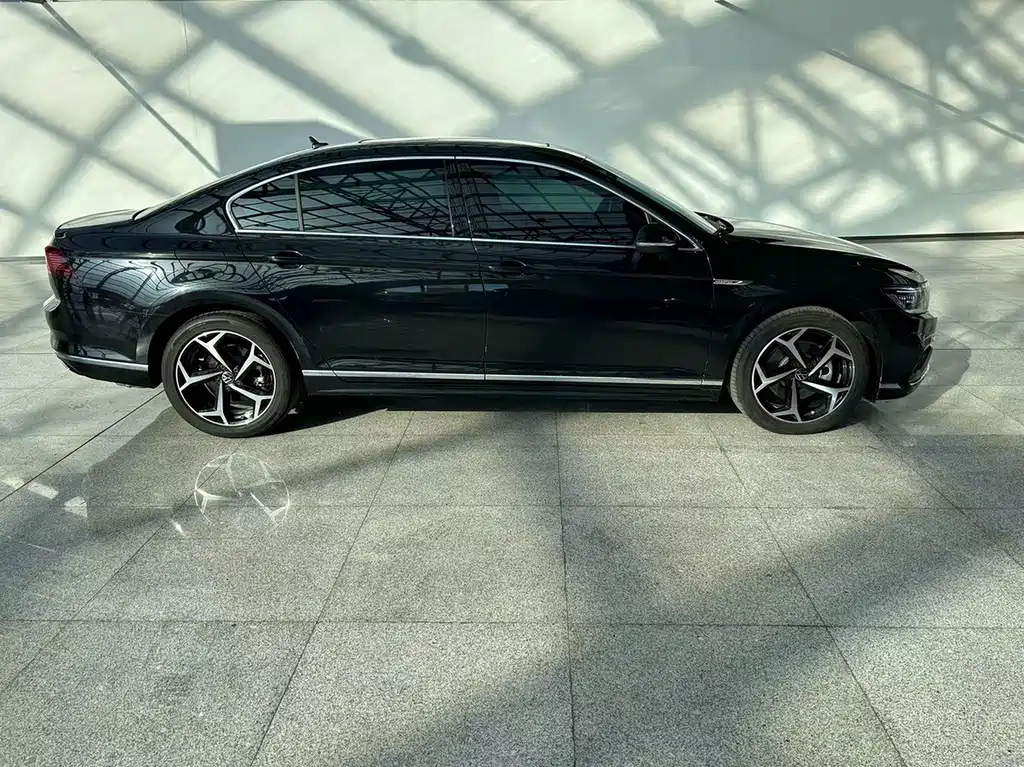 VOLKSWAGEN MAGOTAN 2024