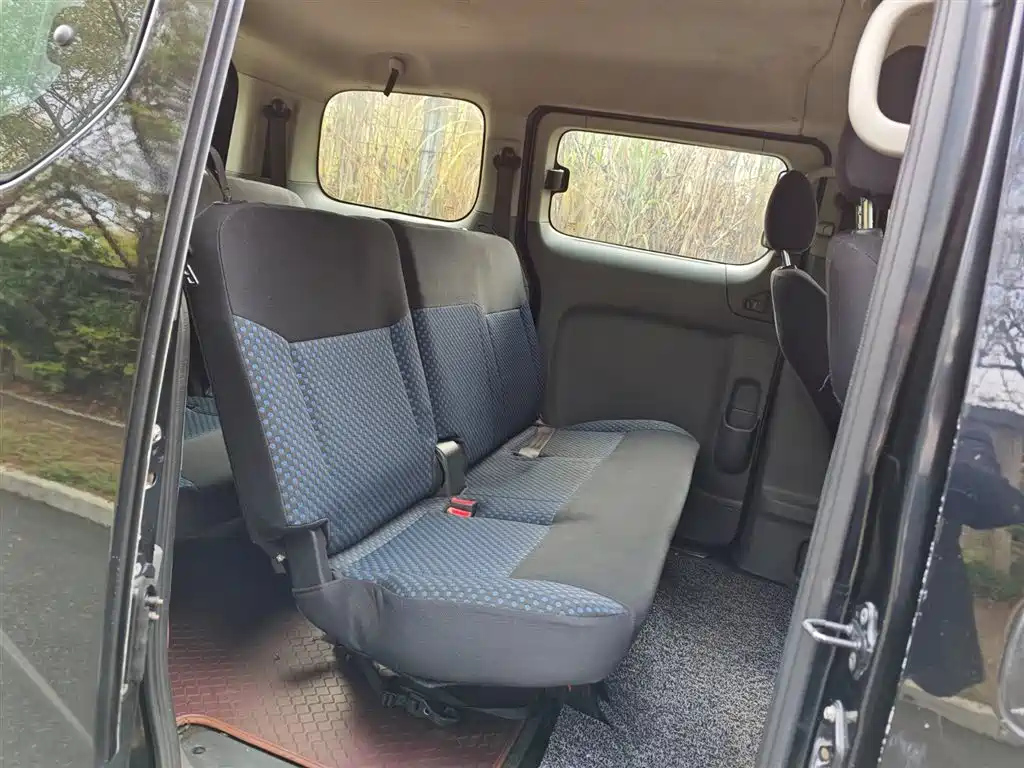 NISSAN NV200 2013