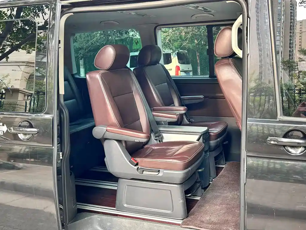 VOLKSWAGEN MULTIVAN 2012
