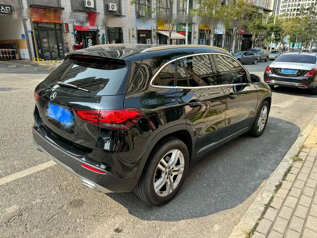 MERCEDES BENZ GLA 2021