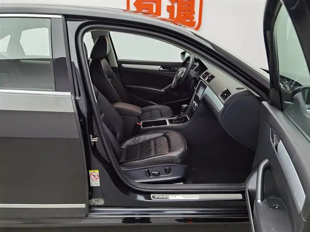 VOLKSWAGEN PASSAT 2016