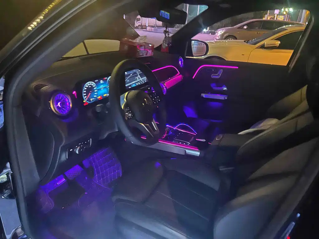 MERCEDES BENZ GLB 2023
