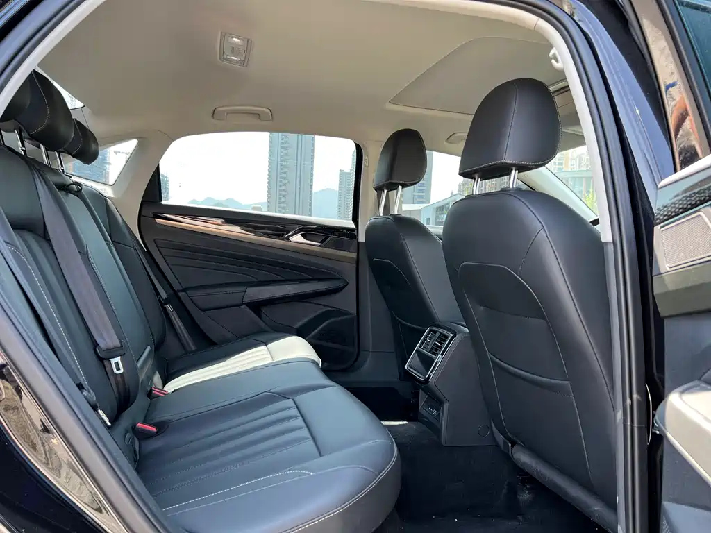 VOLKSWAGEN PASSAT 2021