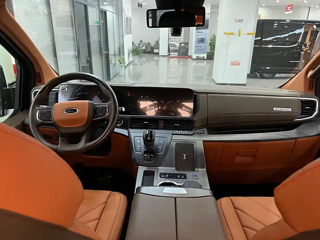 FORD TOUREO 2024